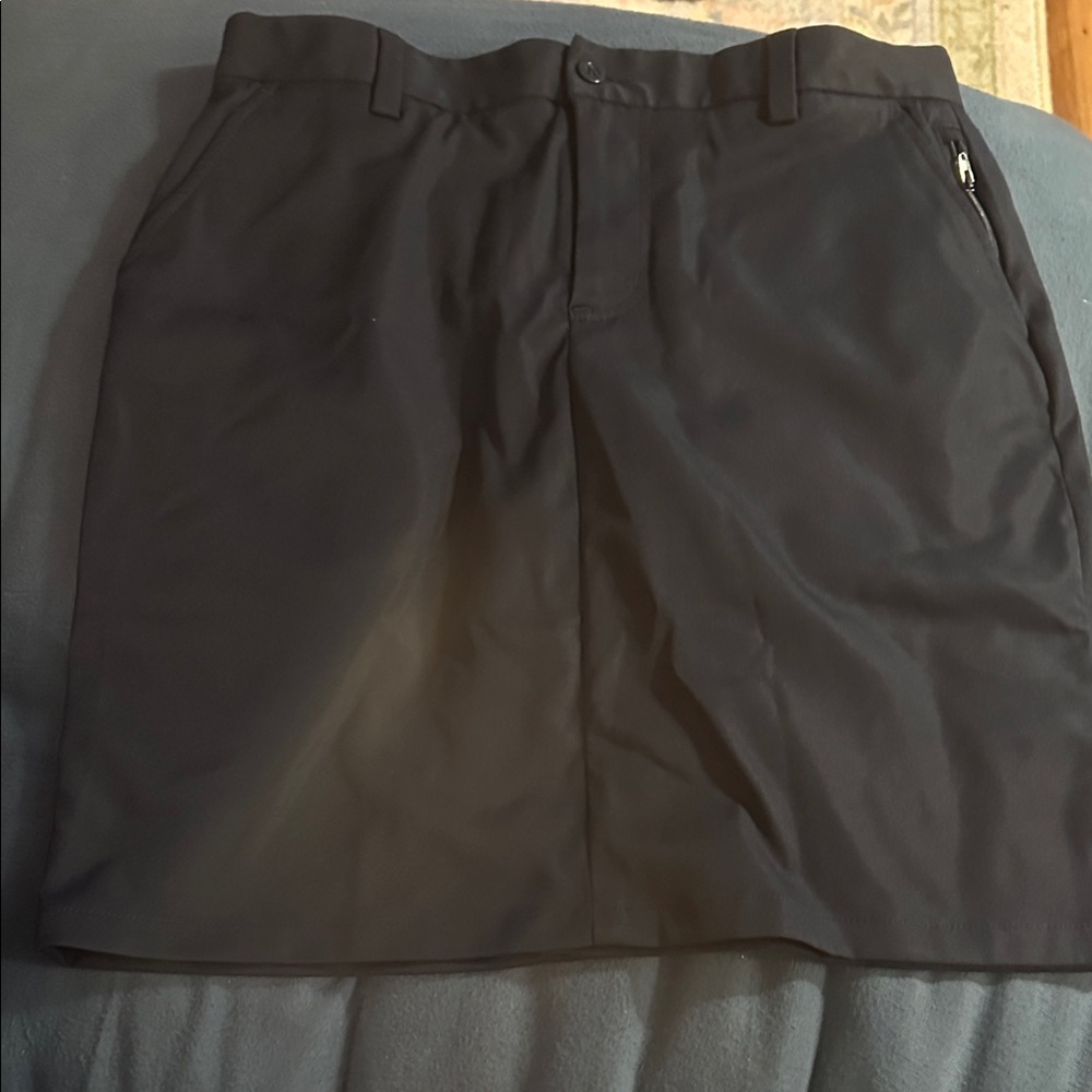 Navy Land’s End girls Skort with Zipper Pocket. Adjustable waist.